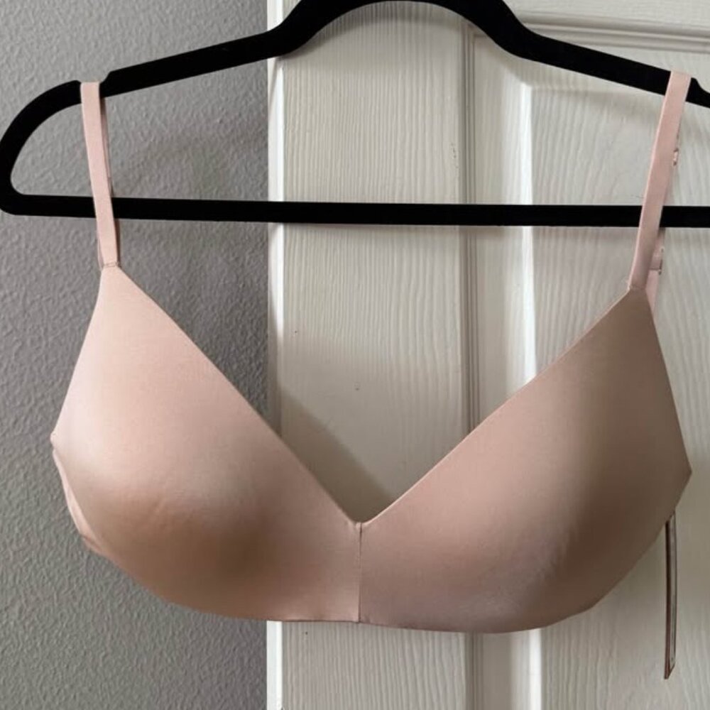 Skims Wireless Push-up Bra 32DD (runs small)